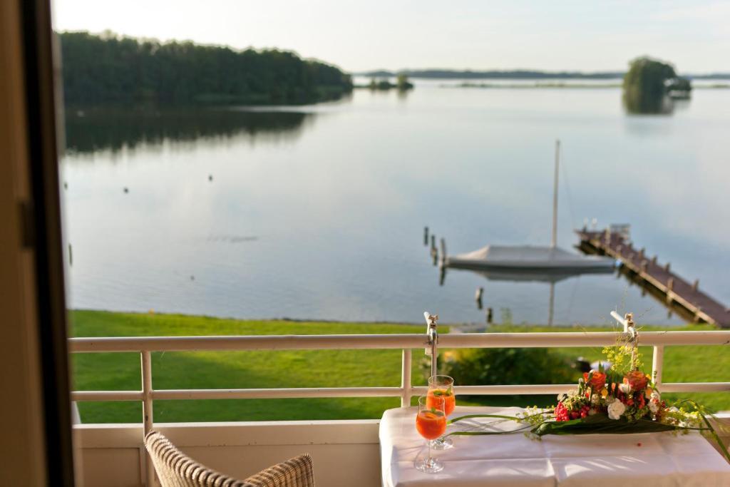 Strauers Hotel Am See Bosau Екстер'єр фото